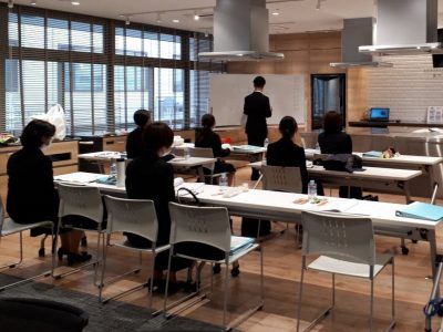「歓迎」新入社員